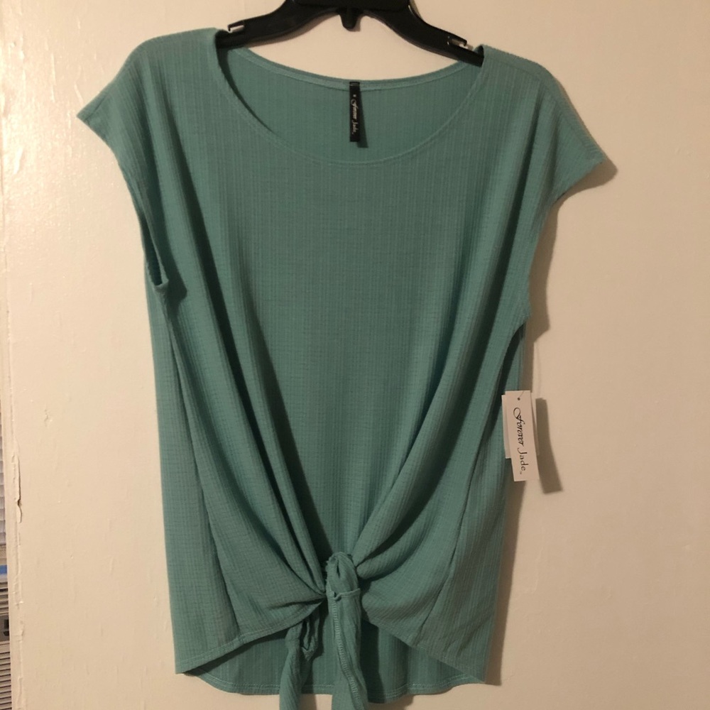Cute turquoise top